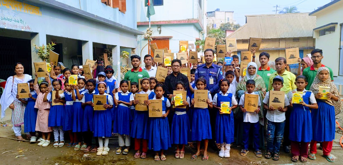আখাউড়ায় লাল সবুজ সংঘের শিক্ষা উপকরণ ও শিশু খাদ্য বিতরণ
