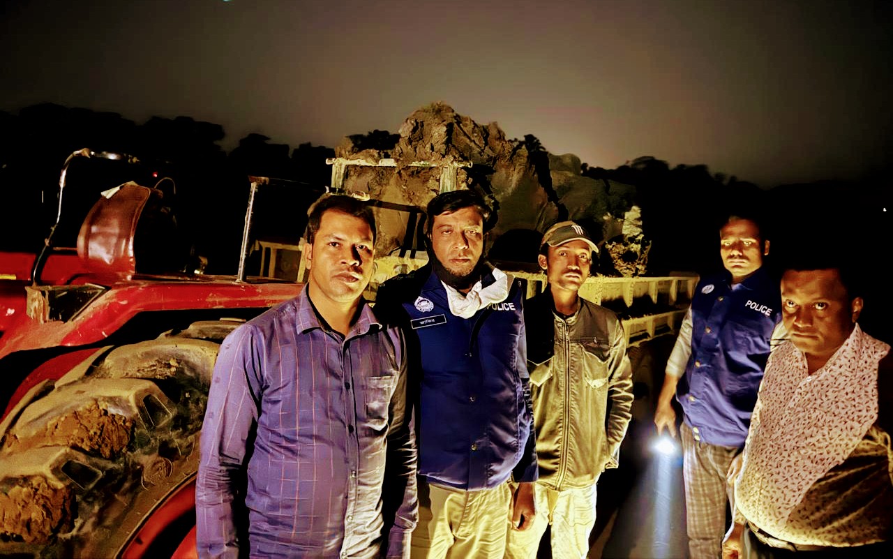 আখাউড়ায় কৃষি জমি থেকে মাটি উত্তোলন, ১ লক্ষ টাকা অর্থদণ্ড