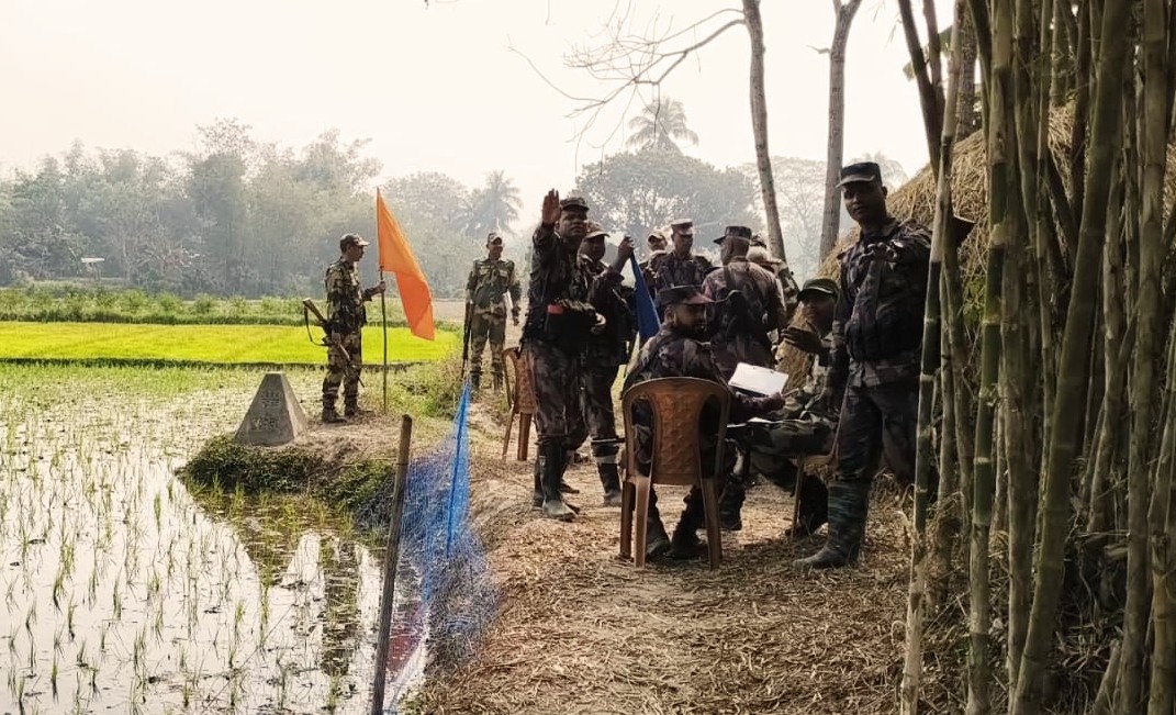 আখাউড়া সীমান্তে বর্গা চাষে বিএসএফ’র আপত্তি!