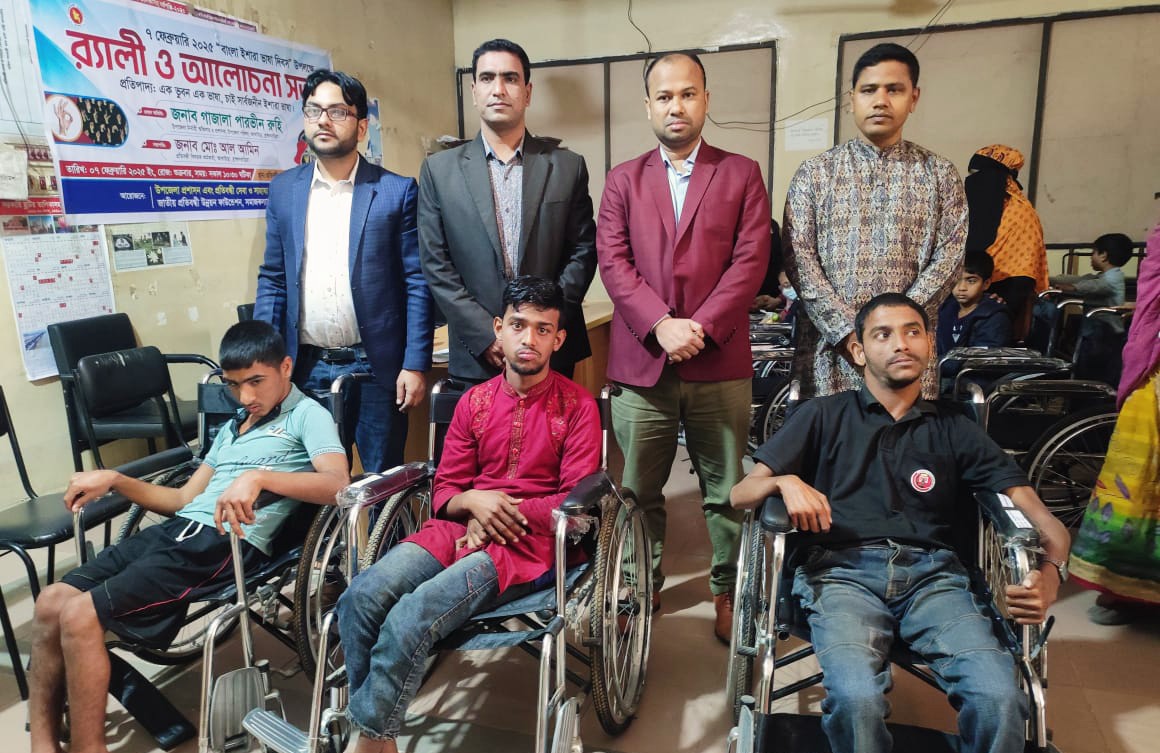 আখাউড়ায় হুইল চেয়ার পেয়ে আপ্লুত প্রতিবন্ধীরা