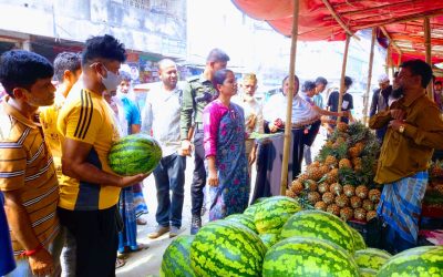 আখাউড়ায় ম্যাজিস্ট্রেট দেখলে দাম কমে তরমুজের চলে গেলেই বেড়ে যায়