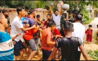 আখাউড়ায় পানি ছিটিয়ে কাদা মাটিতে মিশে বৃষ্টি কামনা