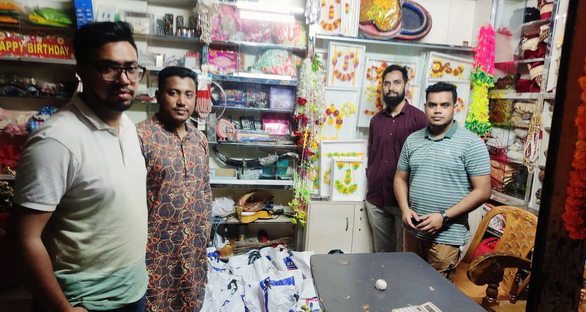 আখাউড়ায় অসহায় ৩০ পরিবারের মুখে হাসি ফোটালেন সামাজিক সংগঠন ‘হাসিমুখ’