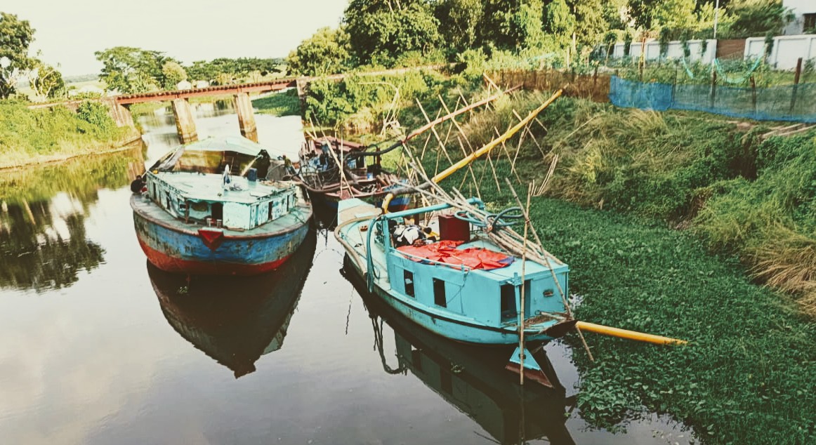আখাউড়ায় ড্রেজার দিয়ে বালু উত্তোলন, ভ্রাম্যমান আদালতে জরিমানা