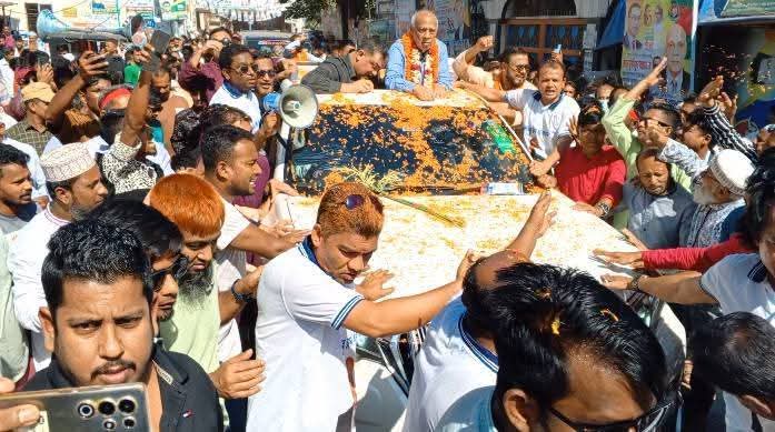 নিজ নির্বাচনী এলাকায় সাধারণ মানুষের ভালোবাসায় সিক্ত,মুশফিকুর রহমান