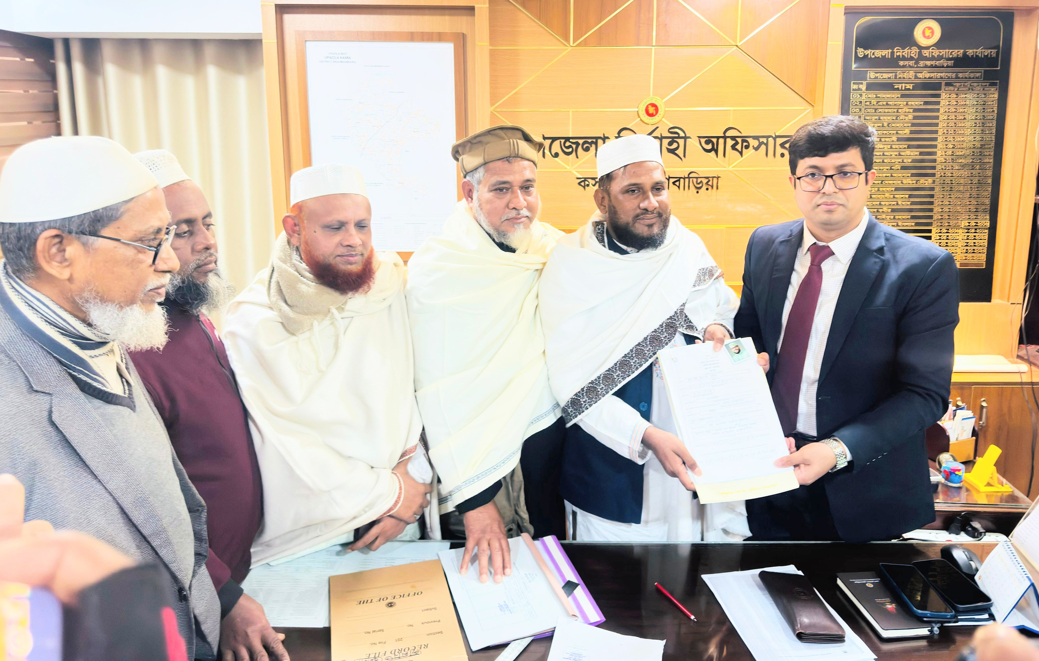 ব্রাহ্মণবাড়িয়া-৪ আসন থেকে মনোনয়নপত্র জমা দিয়েছেন বিএনপির দুইজনসহ ১০ প্রার্থী