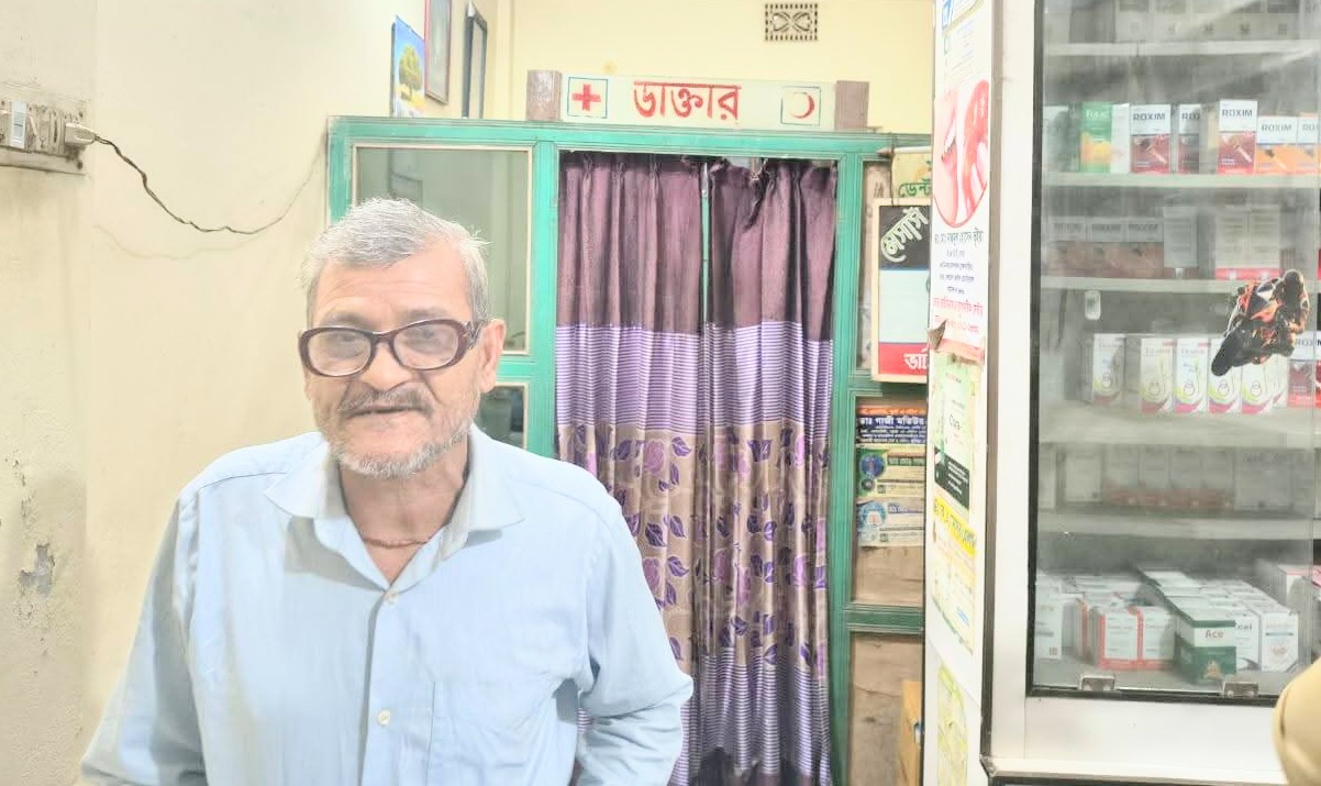 ডাক্তার সেজে রোগী দেখছিলেন ফার্মেসি মালিক, ৫০ হাজার টাকা জরিমানা