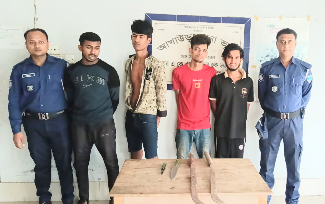 আখাউড়ায় ডাকাতির প্রস্তুতিকালে অস্ত্রসহ গ্রেফতার-৪
