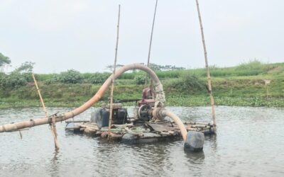 আখাউড়ায় তিতাস নদী থেকে মাটি উত্তোলন, ড্রেজার মেশিন ও পাইপ ধ্বংস