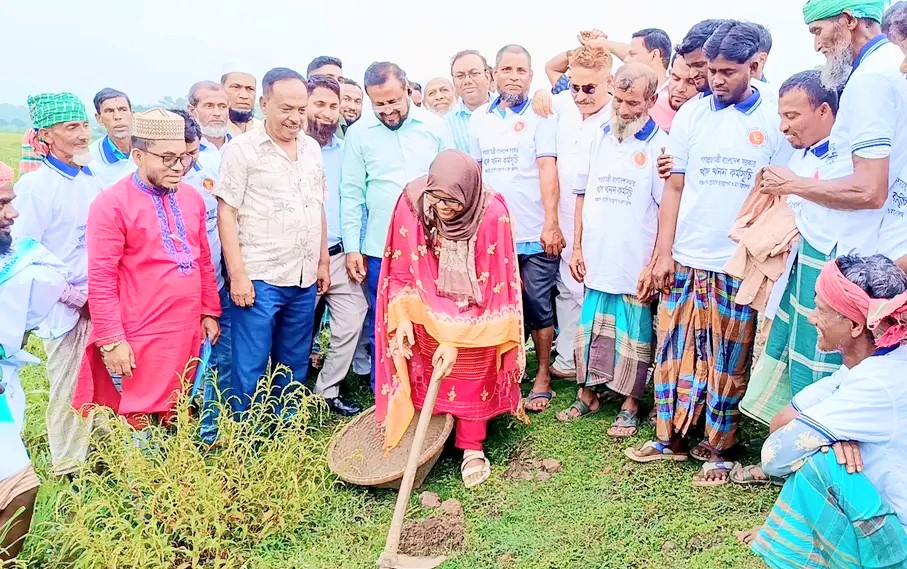 আখাউড়ায় ৬ কিলোমিটার চকিমুড়া খাল খনন কাজের উদ্বোধন
