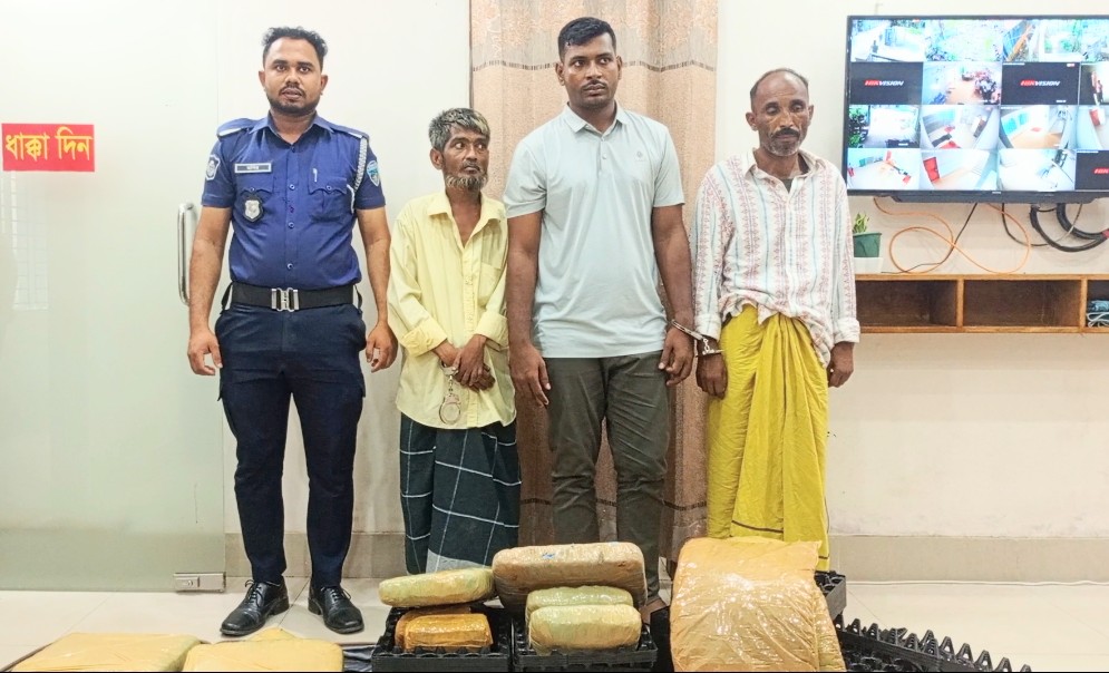 কসবায় গাঁজা পাচার কালে চাকরিচ্যুত বিজিবি সদস্যসহ আটক-৩