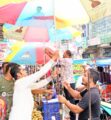 আখাউড়ায় হকারদের ছাতা দিলেন সম্ভাব্য মেয়র প্রার্থী-সালাউদ্দিন ভূইয়া
