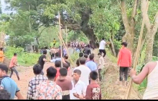 কসবায় মাইকিং করে সংঘর্ষে জড়ালো “দুই” গ্রামবাসী